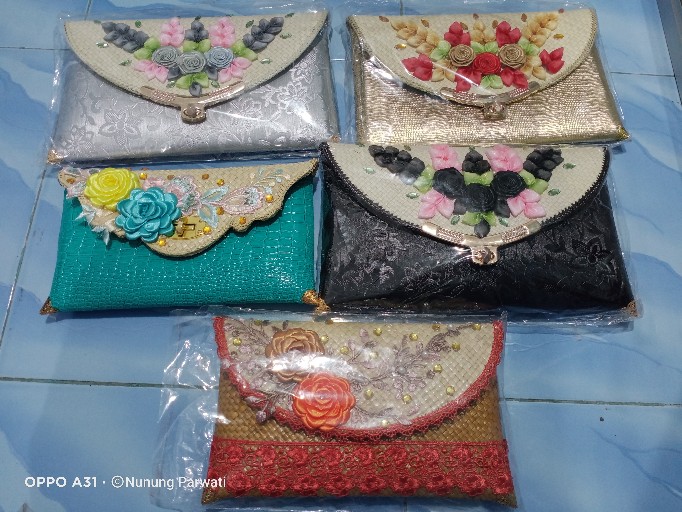 Full Bunga Kunci Putar Aira Merah Dan Hitam