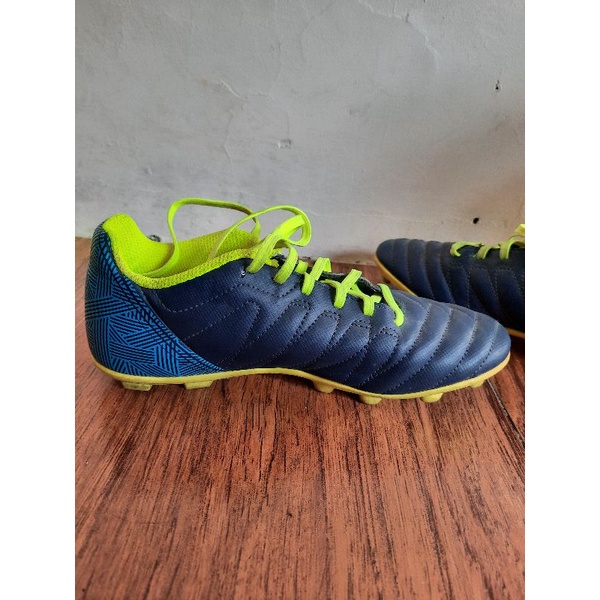 Sepatu bola anak KIPSTA