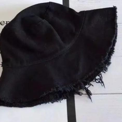 READY** TOPI BUCKET KOREA RIPPED BUCKET RIPPED JEANS TOPI BUCKET GEMBEL PRIA 