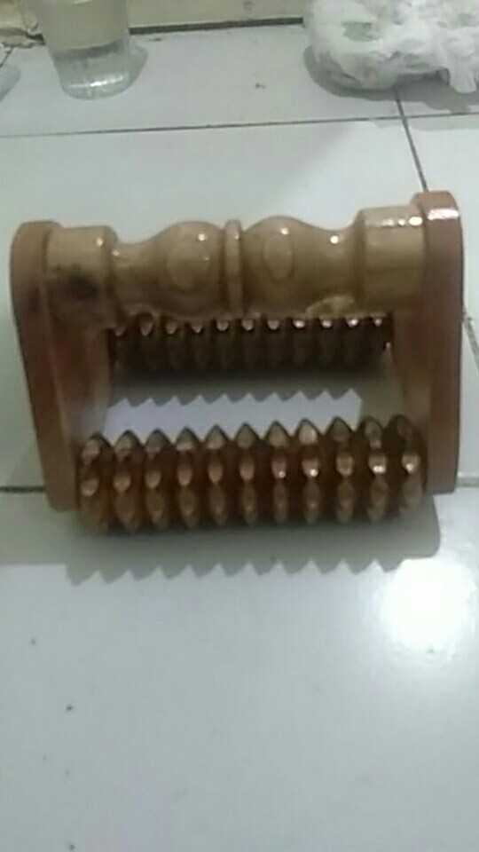 Alat Pijat Refleksi Punggung Tradisional Kayu Sonokeling 2 Roll