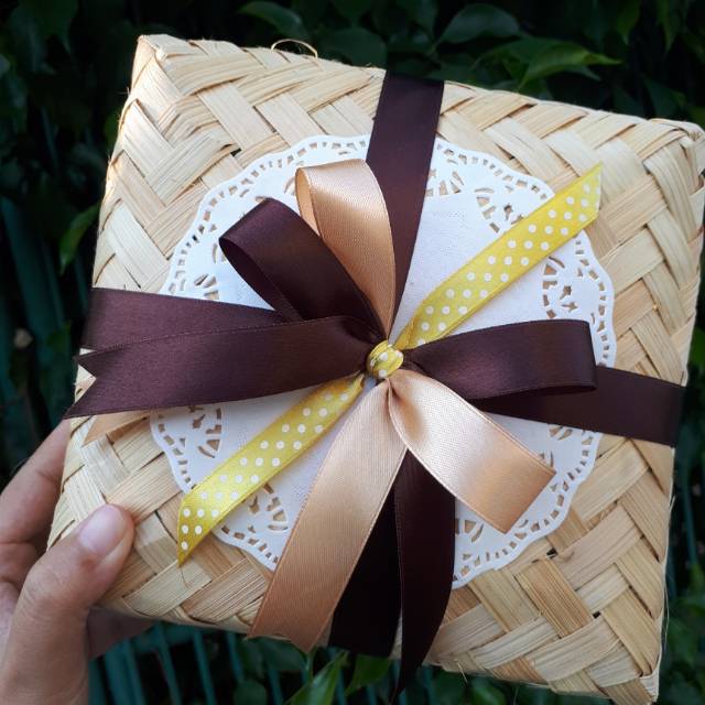 Besek bambu / pipiti / besek hantaran / besek makanan 20x20x11cm