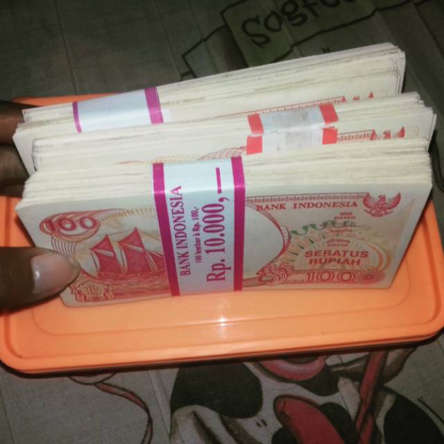 Uang kertas 100 perahu pinisi 1992 gepokan