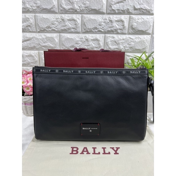 Bally Hartland Leather Clutch Bag In Black