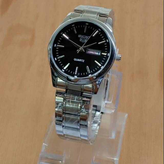 Jam pria. Seiko tgl + hari aktif/on, water resist, terbaru.