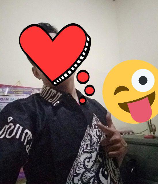 Kemeja Batik Pria Modern Motif Wayang Gunungan