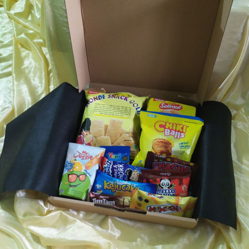 

snack box/hadiah ulang tahun/paket wisuda