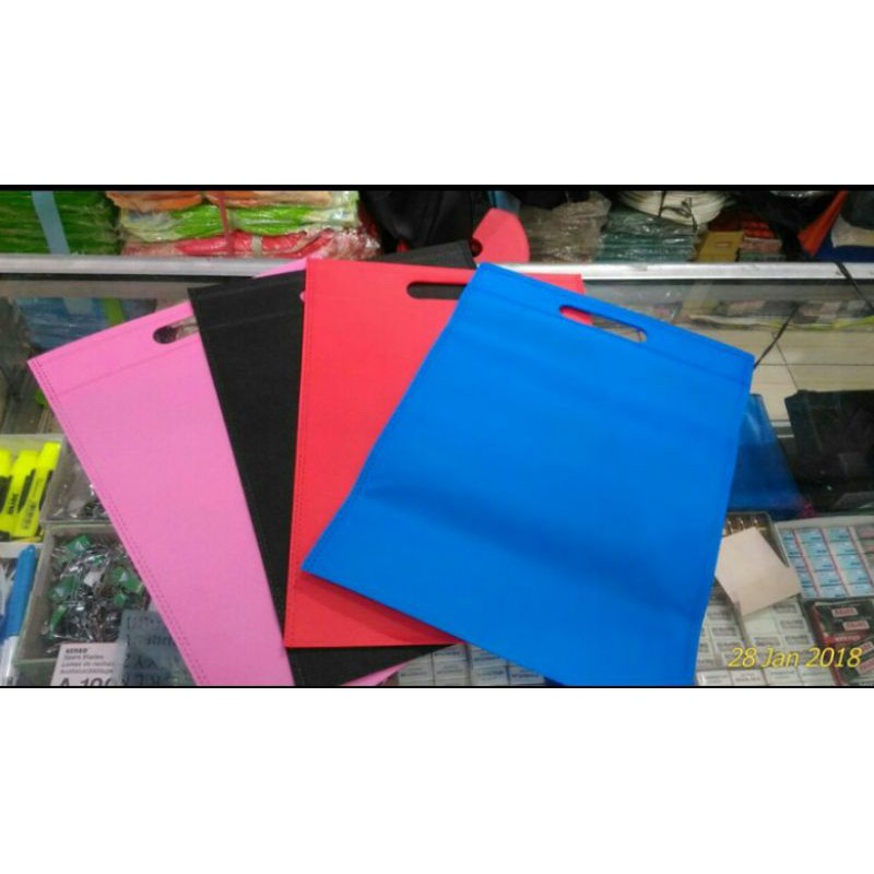 

iDk90 (100pcs) tas kain uk 20x26 - goodie bag oval - tas souvenir - tas parfum - tas