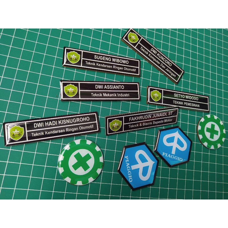 

Name Tag dan Pin Akrilik, Pin OSIS Resin Custom
