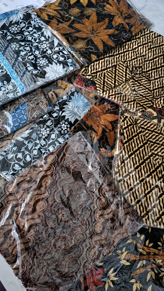Dt Collection - Kemeja Hem Batik Pria Motif Bunga Teratai Ulir