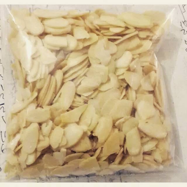 

Kacang Almond 750gram