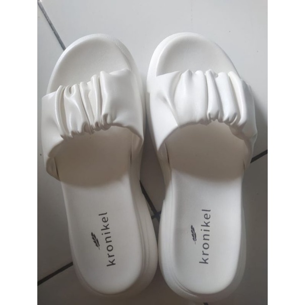 Sendal Kronikel - White Ellen