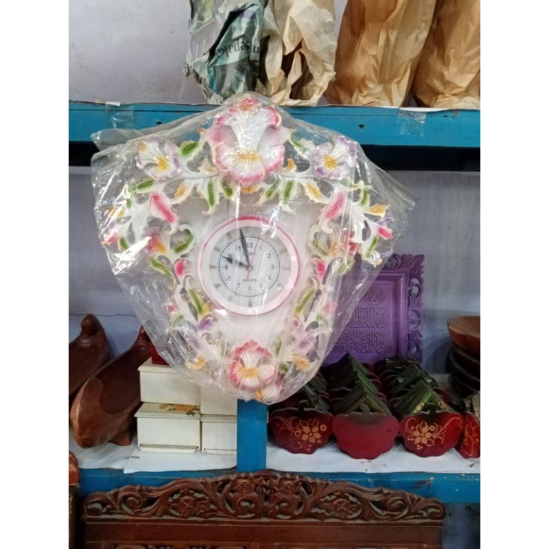 JAM MAWAR PUTIH DARI PLASTIK FURNITURE BLORA