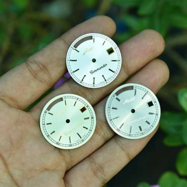 Plat dial mido commander date day