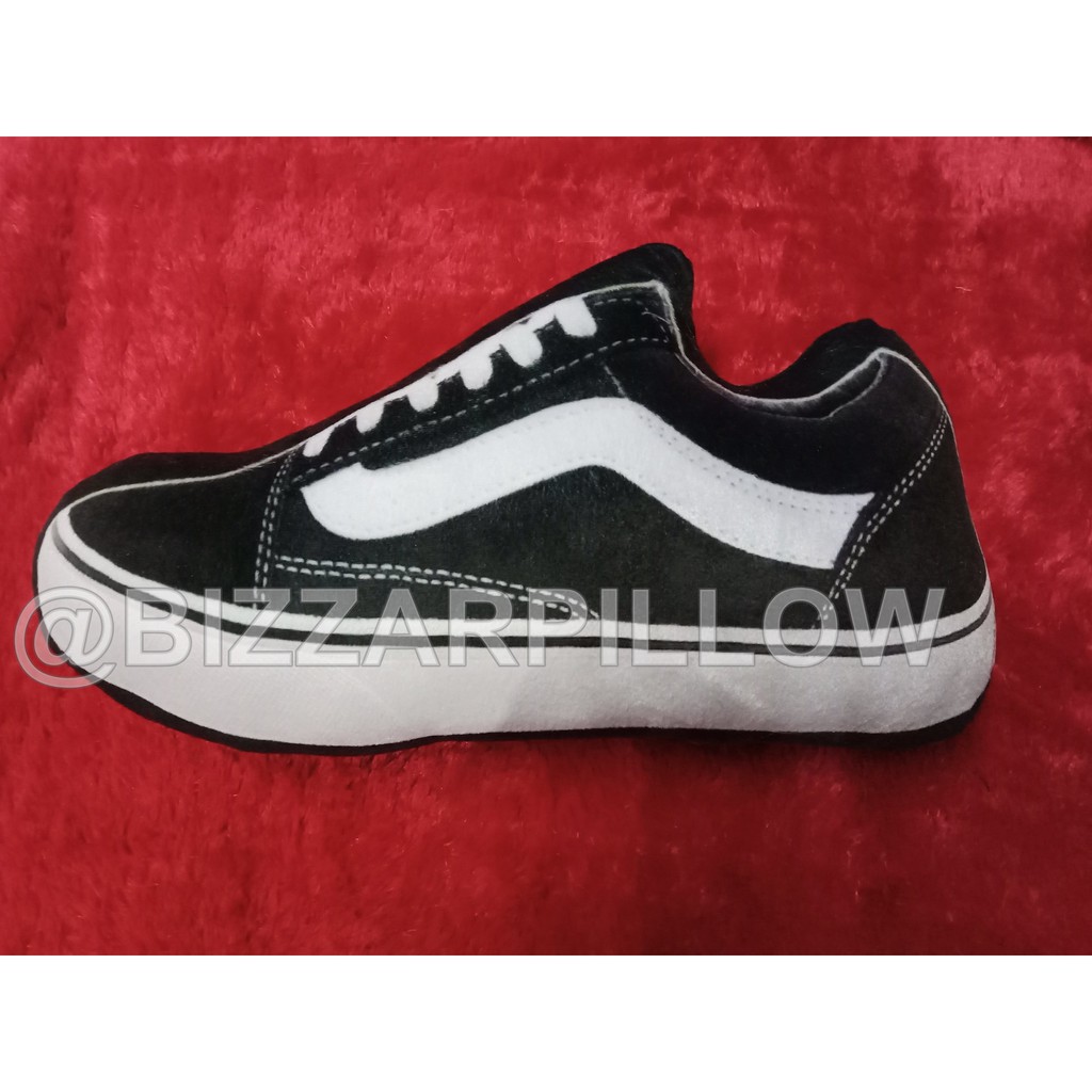 Bizzarpillow Bantal Sofa Bentuk Sepatu Vans / Snakers / Nike / Convers BZ212