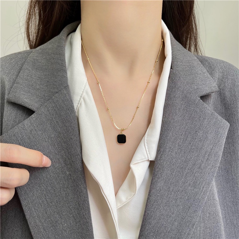 Kalung Rantai Clavicle Simple Dengan Liontin Persegi Warna Hitam Untuk Wanita