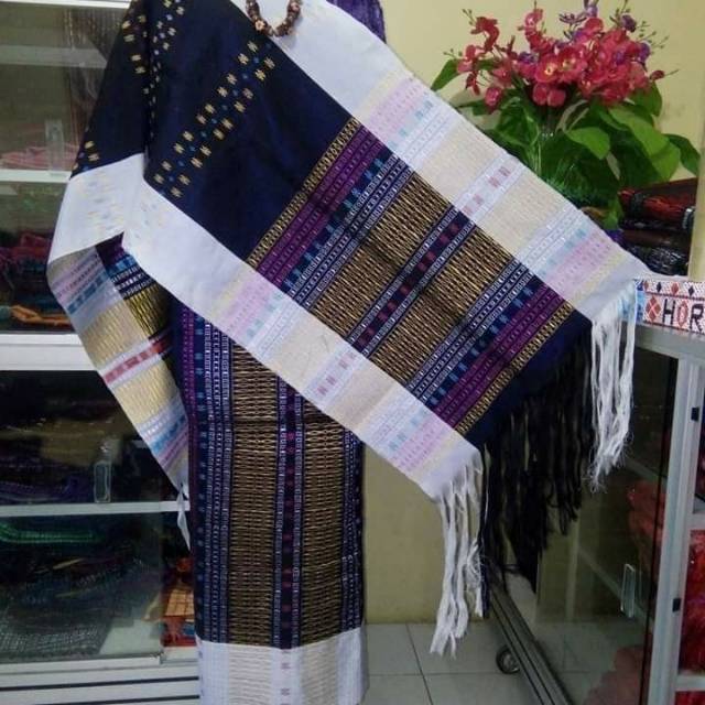 Songket pucca bunga tenun tangan Tarutung