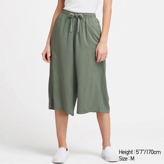  Uniqlo  Relaco 3 4 Short Women Pants Celana  Kulot Pendek 