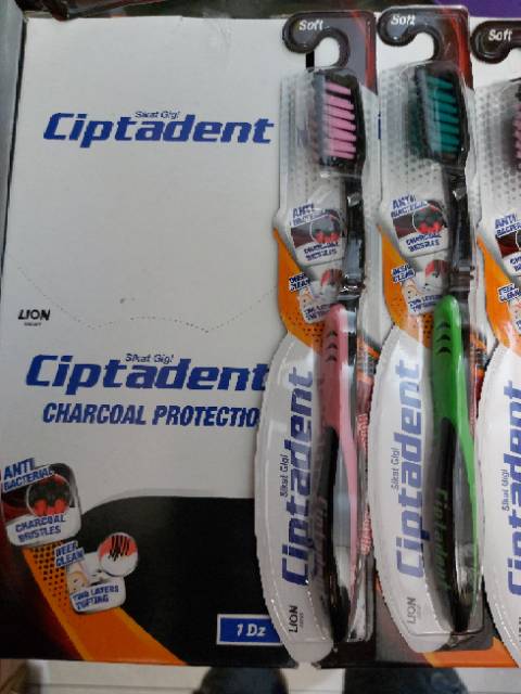 Sikat Gigi Ciptadent Charcoal Protection (1buah)