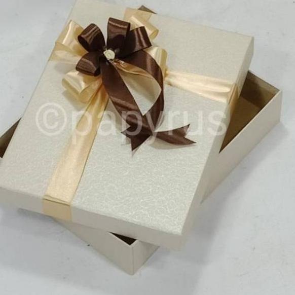 

Flash Sale Papyrus 17,5x22,5 tinggi 5cm Kotak Kado Gift Box