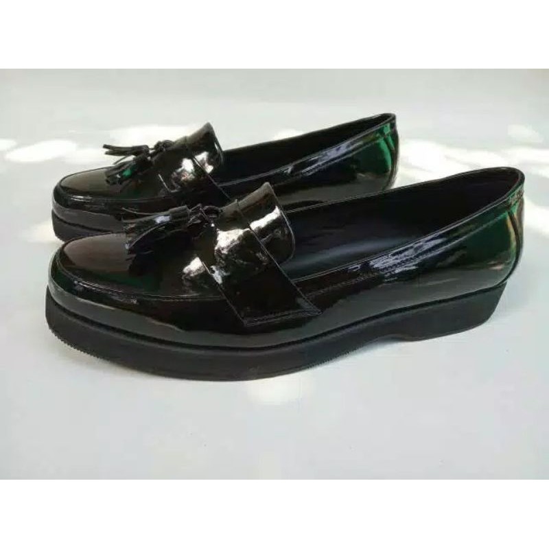 Sepatu wanita slip on hitam sepatu dinas kantor kilap loafers