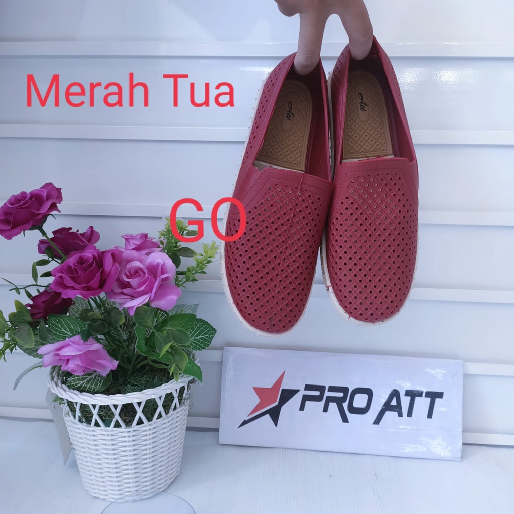 gos  ATT LIW Sepatu Karet Wanita Berlubang Anti Slip Anti Gerah Empuk Dan Awet Original