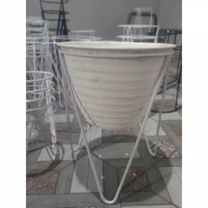 standing pot besar.                                 dudukan pot jumbo