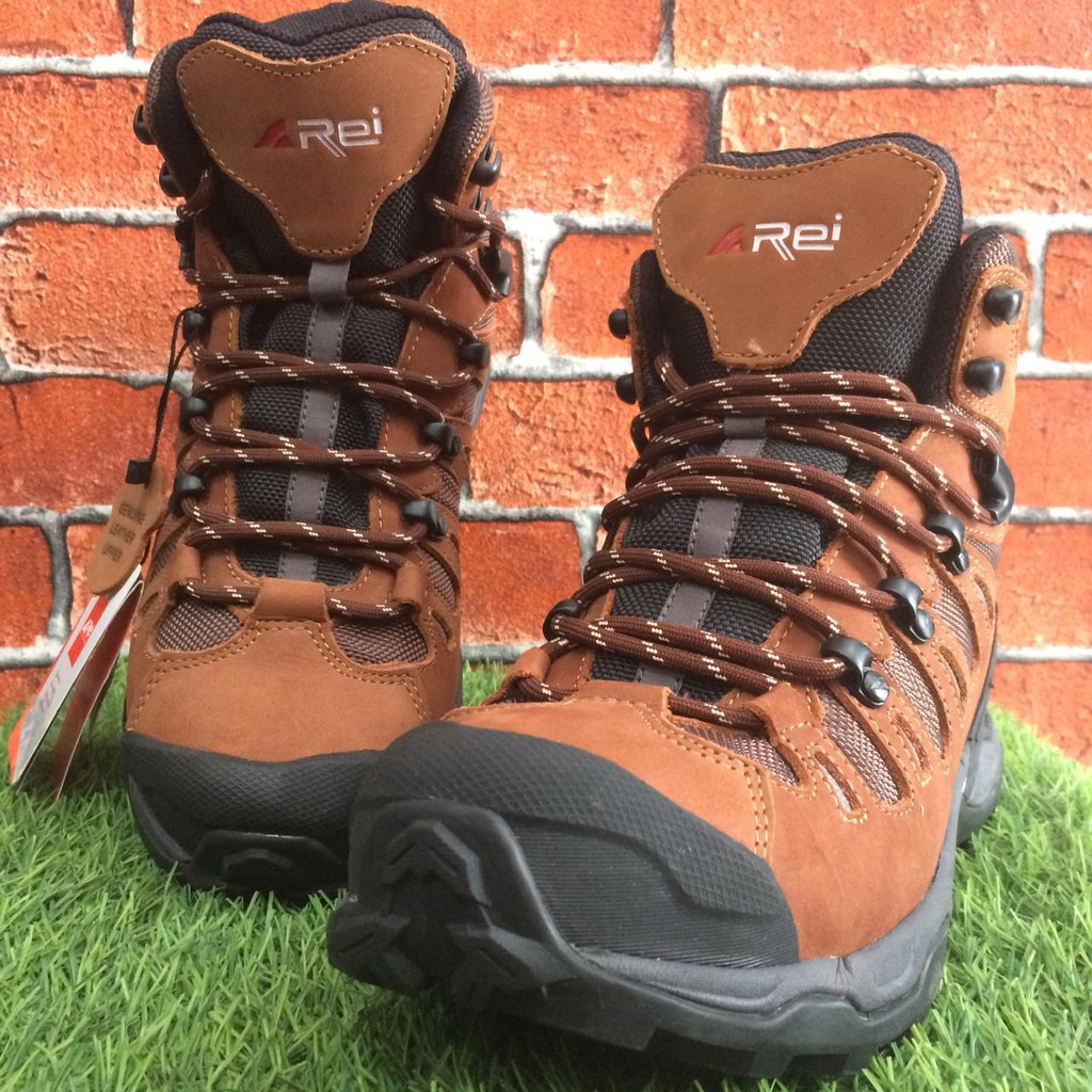 Sepatu Gunung Arei Outdoorgear Valiant