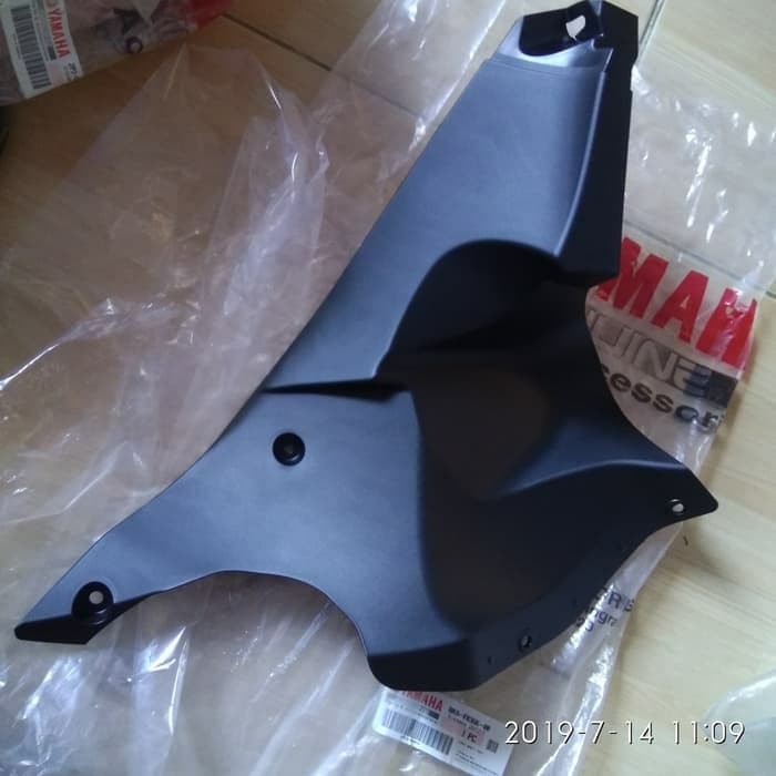 panel inner 1 atau cover sayap dalam atas kiri new r15 vva v3  ORIGINAL YGP BK6-F836K-00