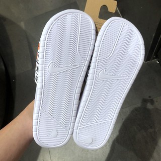  Sandal  Selop  Desain Nike  Benassi Jdi Warna Putih 631261 