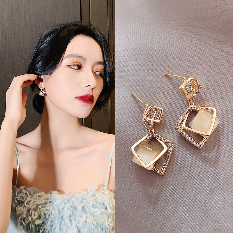 Anting Gaya Korea