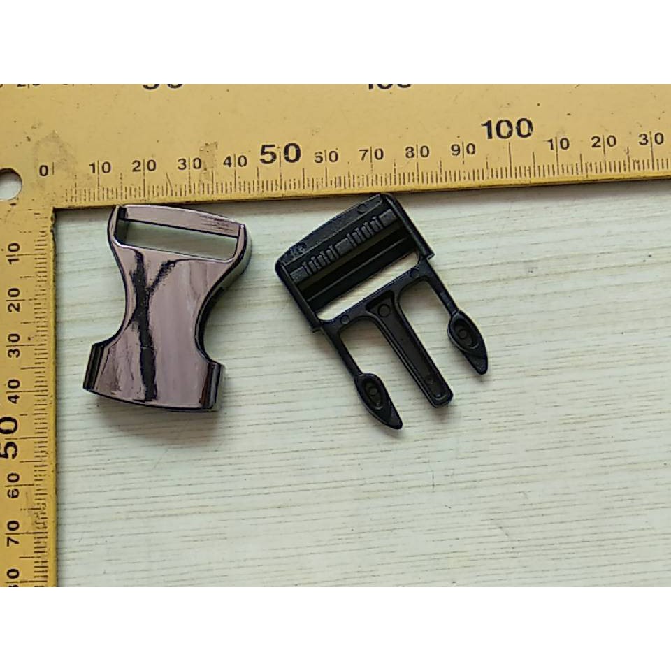 klip tali tas / Buckles / Kunci sodok Metal plastik 25 mm Hitam