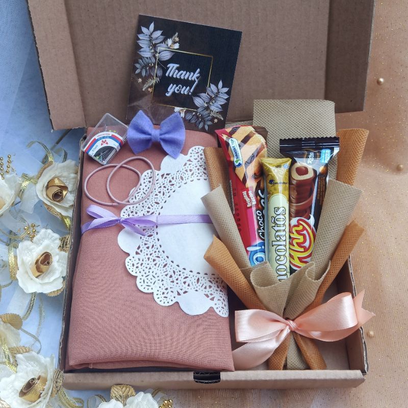 

Hampers Hijab +Snack