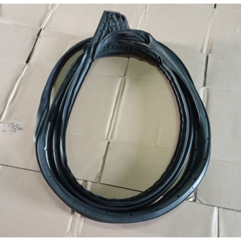 Karet Daun Pintu Mobil Avanza Veloz Xenia Depan Kiri