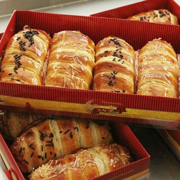 

MOLEN / BOLEN PISANG LILIT NY LIEM OLEH OLEH BANDUNG