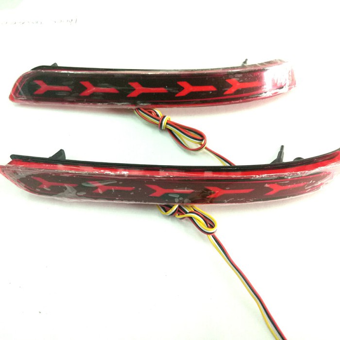 LAMPU REFLEKTOR BELAKANG INNOVA REBORN