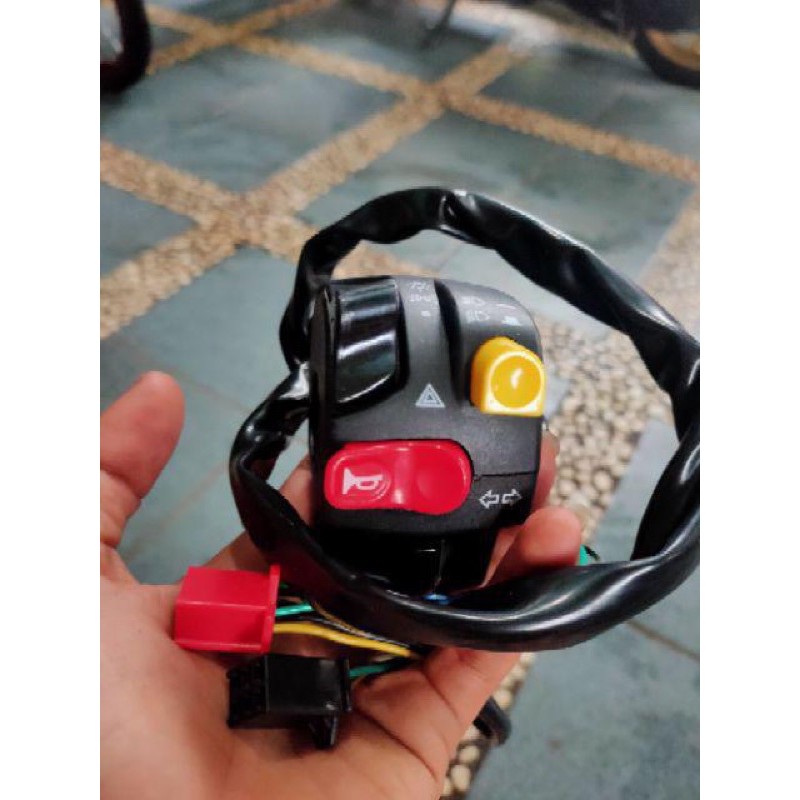 HOLDER SAKLAR KIRI DOMINO MODEL KTC UNIVERSAL SEMUA JENIS KENDARAAN MOTOR (SAKLAR KIRI KTC)