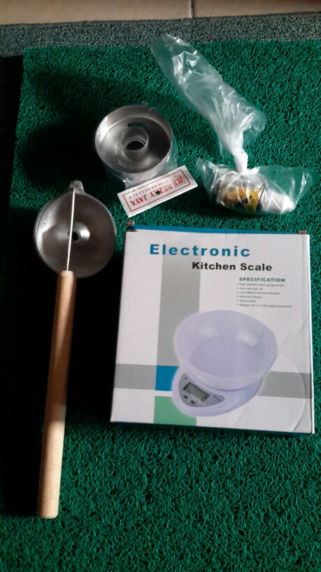 Irus Cetakan Donat Cair Cor