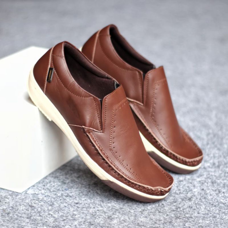 Sepatu Pria Kasual Kulit Asli Original Slip On Laki Kerja Cowo Keren Trendy Slop Kekinian Cowo Modis ORI Selop Flat Datar Excellent Exclusive Premium Duality Kets Cowok Laki  Tiga Warna Distro Street Style Enoz Calaio