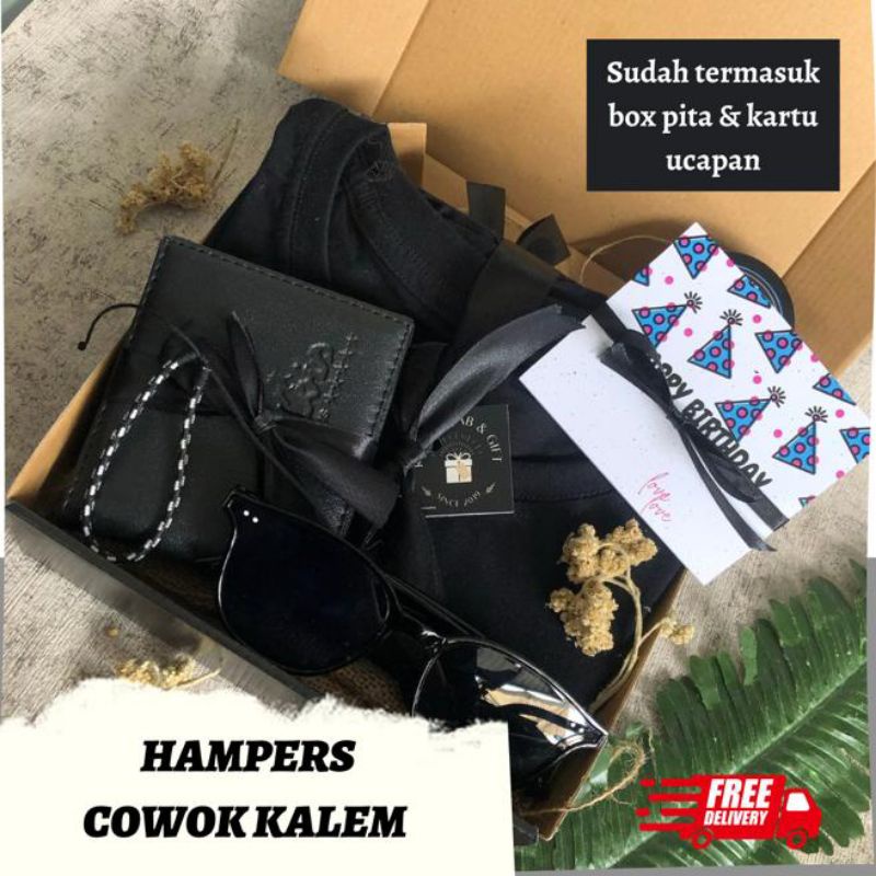 

HAMPERS KADO COWOK KALEM GIFTBOX ULTAH ANNIVERSARY WEDDING GRADUATION HADIAH KADO SUAMI RAMADHAN LEBARAN TERMURAH TSHIRT HITAM BOXHITAM PREMIUM EXCLUSIVE TERLARIS BEST SELLER / KADO KEKINIAN / KADO MURAH GIFTBOX