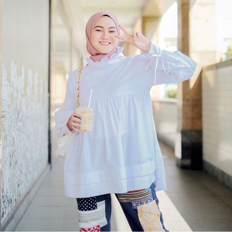 preloved white blouse/ blouse putih by syo.official, wearing klamby, heaven light vanilla hijab