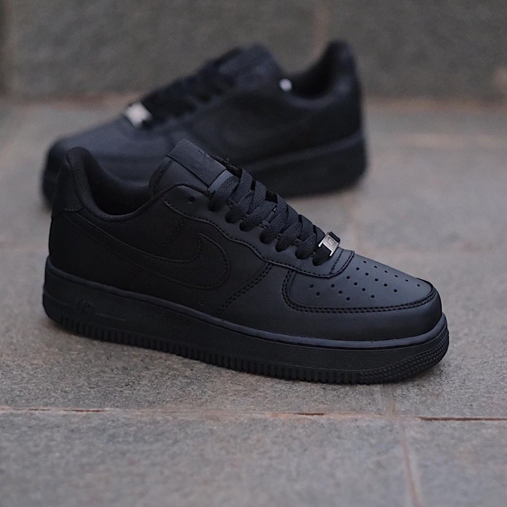 all black nike low tops