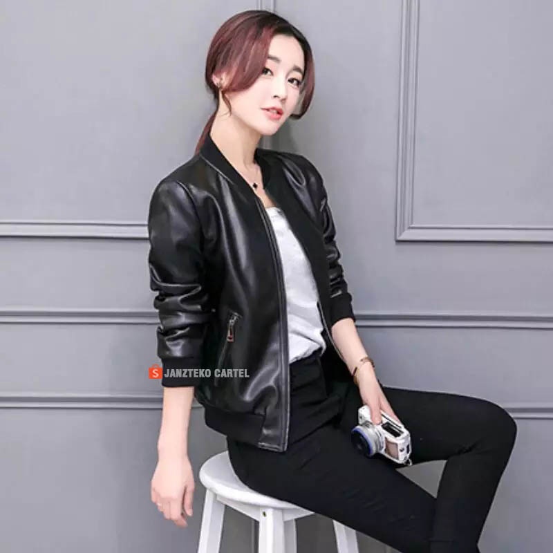 JNK x NURA - Jaket Bomber Wanita Premium Genuine Casual Bahan Semi Kulit Sintetis PU Faux Synthetic Leather Jacket Slim Fit Reguler Elegan Korea KPOP Import Distro Cewek Perempuan Semi Formal Polos Keren Outfit Hijab Kekinian Terbaru 2023 Motoran Vintage