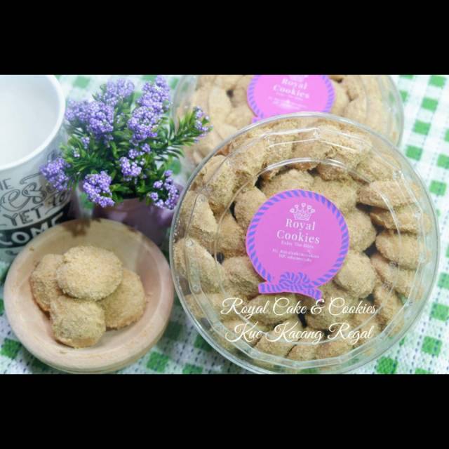 

Royal Cookies Kacang Regal