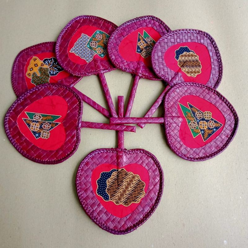 Kipas love anyaman pandan