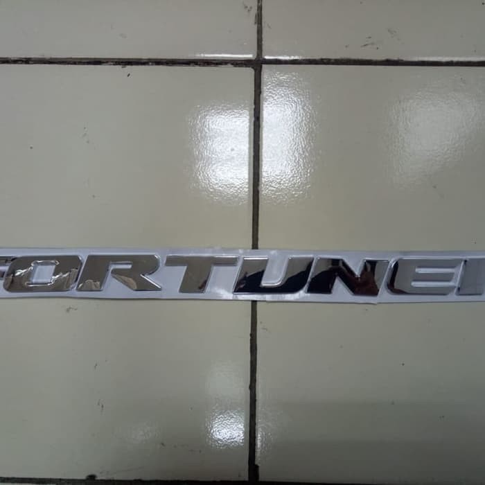 Hood emblem fortuner Emblem cap mesin fortuner Emblem logo fortuner