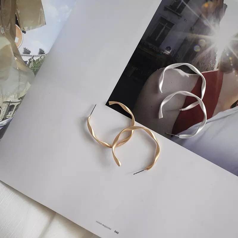 Anting Hoop Bulat Simple Elegan Gaya Korea untuk Wanita /  Fashion Elegant Women Girls Geometric