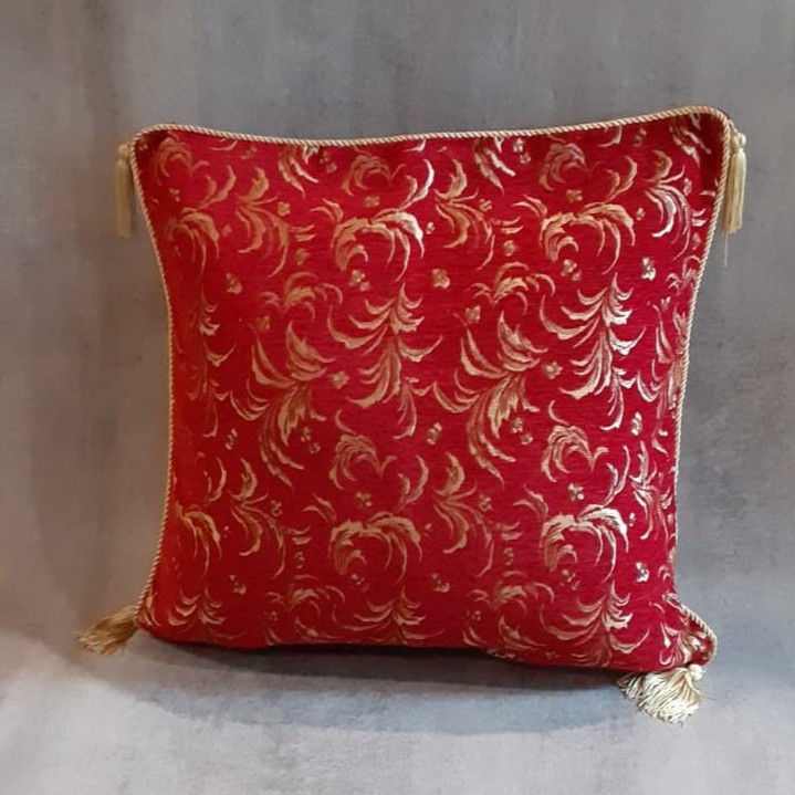 Sarung Bantal Sofa Besar Bludru Merah Gold dg Tassel