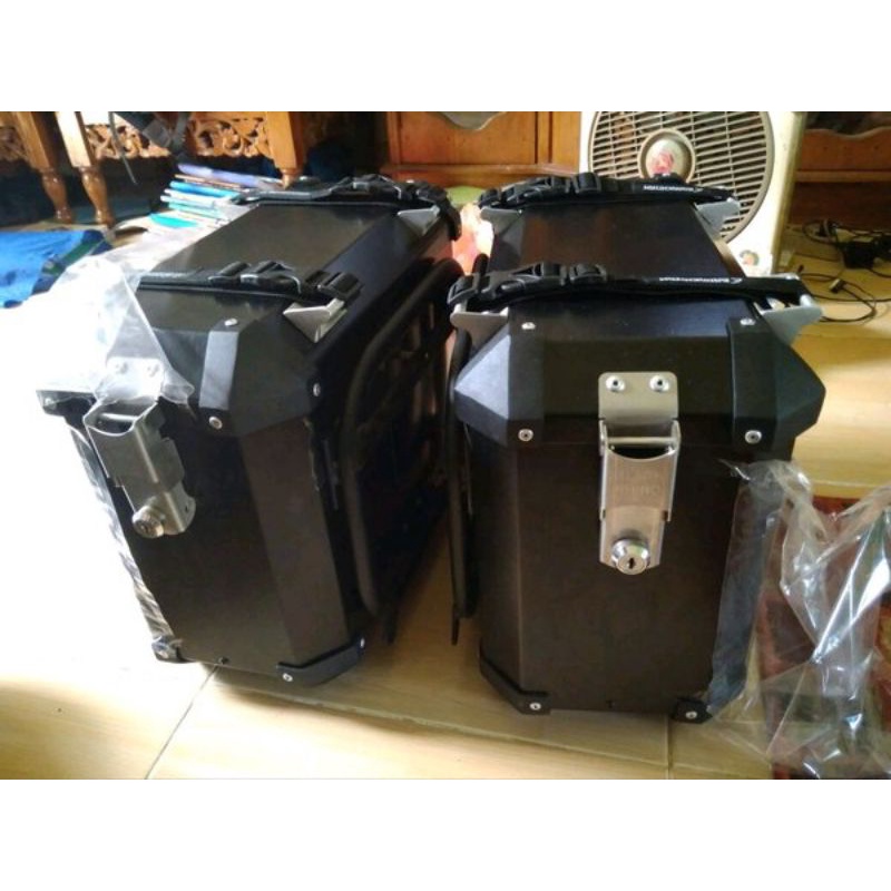 Side Box Badak Hitam 24 Liter