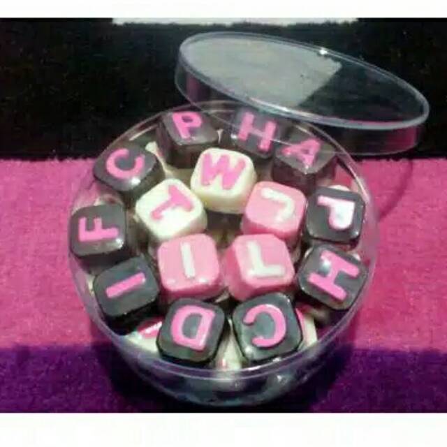 

Coklat karakter alphabet coklat mercolade