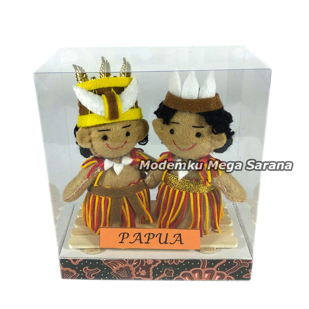 Boneka Pakaian Adat Papua